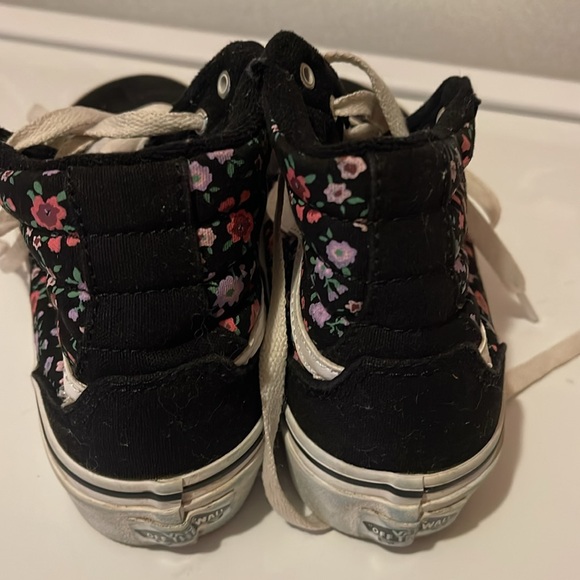 Vans - Picture 3 of 5